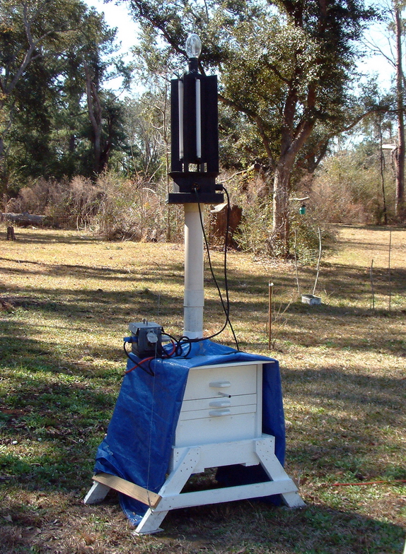 2008 light trap with collection chamber 40%.jpg